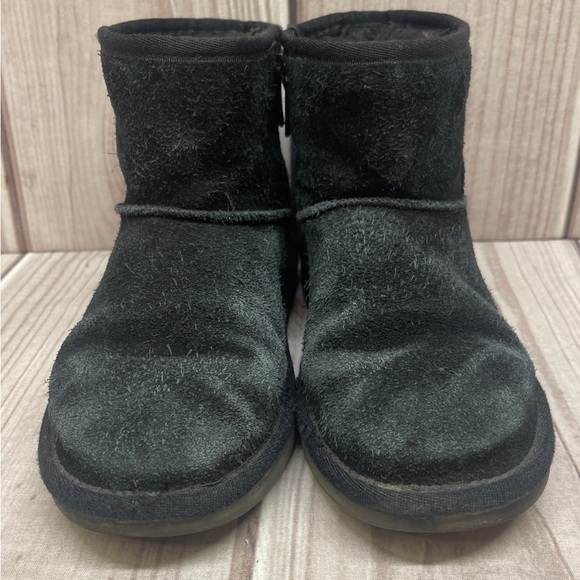 Koolaburra by UGG Girls Size 1 Black Leather Shearling Short Zip Side Boot - Picture 5 of 7